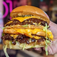 Thriving Burger & Cocktail Venue - Easy To Run image