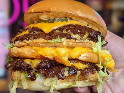 Thriving Burger & Cocktail Venue - Easy To Run image