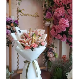 Blush Lily Veil
