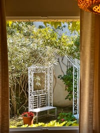 Vue sur la pergola depuis intérieur