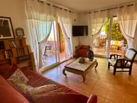 Salon vue sur la terrasse