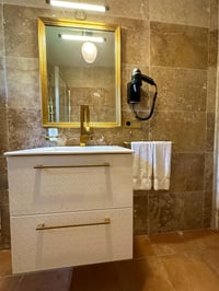 Salle de bain evier et miroir