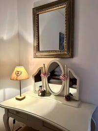 Coifeuse et miroir