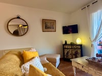 Salon vue angle commode