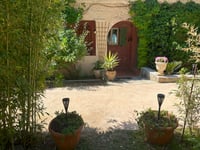 Vue de l'entrée depuis le jardin 2