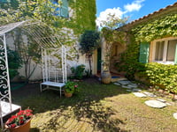 Vue pergola et porte d'entrée