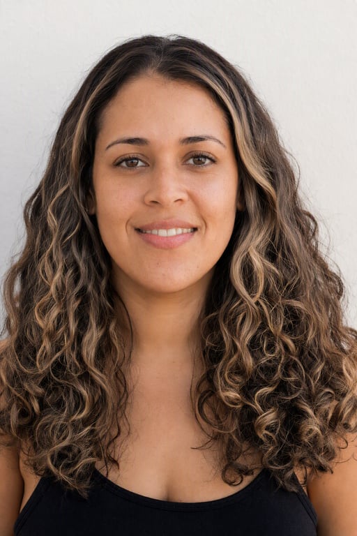 Balayage: Pintura à mão livre, raiz esfumada e pontas mais claras