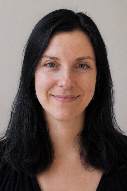 Havraní černá: Lesklá a kontrastní