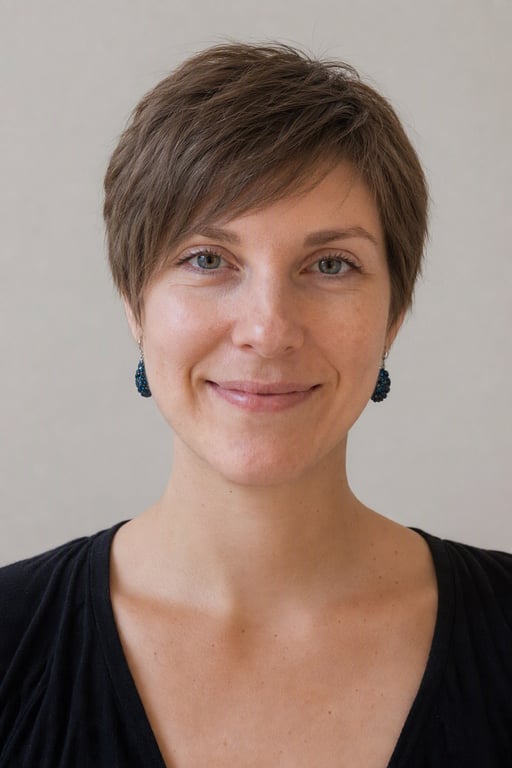 Pixie: Krátké s prořídlou ofinou, odhalí lícní kosti