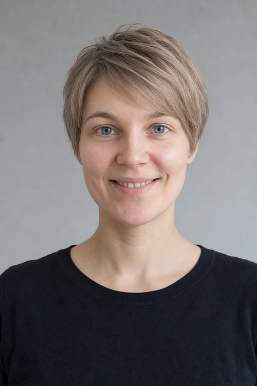 Pixie: Lyhyt ja kerroksellinen, nostaa poskipäät esiin