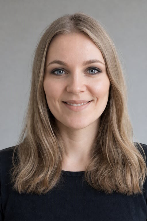 Savusilmät: Hiilenharmaa silmä, muotoiltu poski, matta nude-huuli