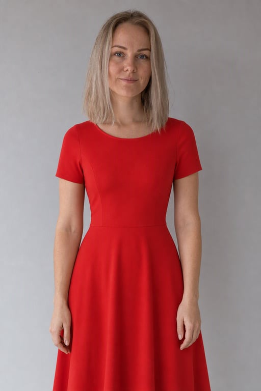 Punainen midimekko