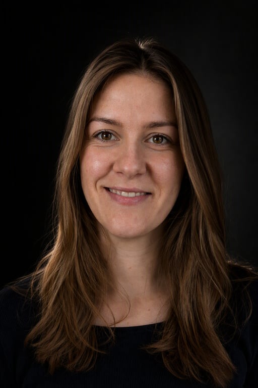 Reflektor: Egyetlen kemény fény, mély árnyék