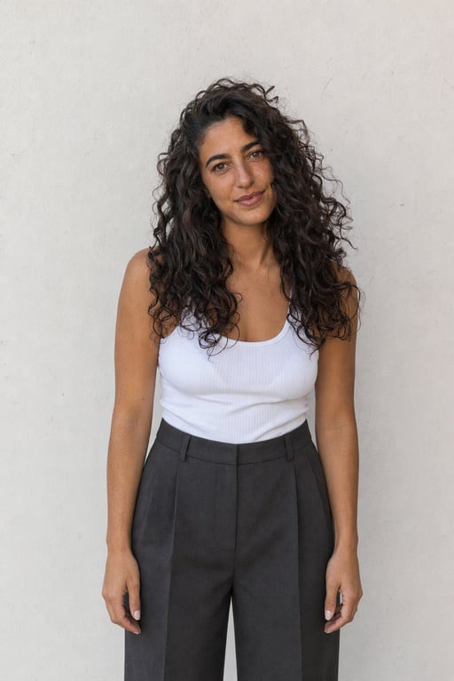 מכנסיים מחויטים