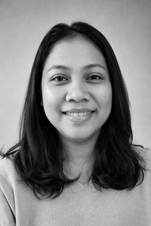 Editorial hitam putih: Monokrom studio berkontras tinggi