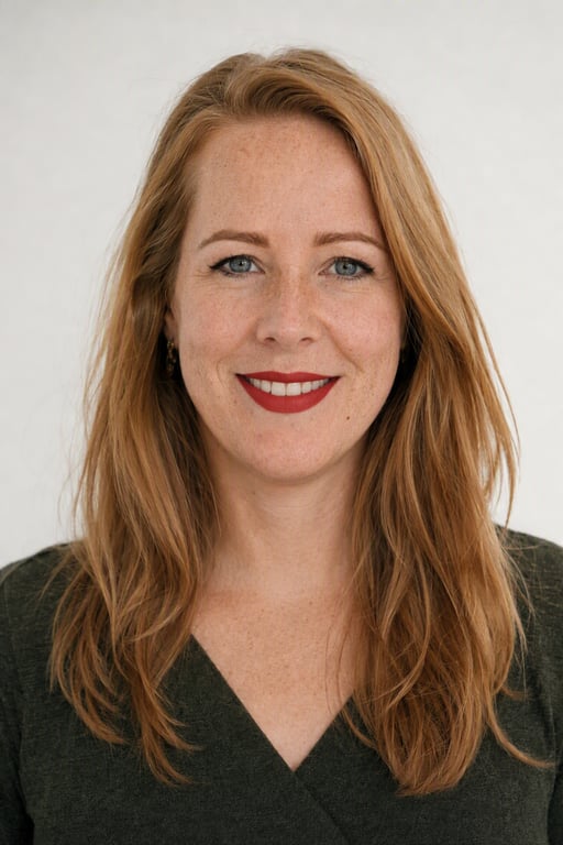 Klassieke rode lip: Schone wing, verzorgde wenkbrauwen, sterk rood