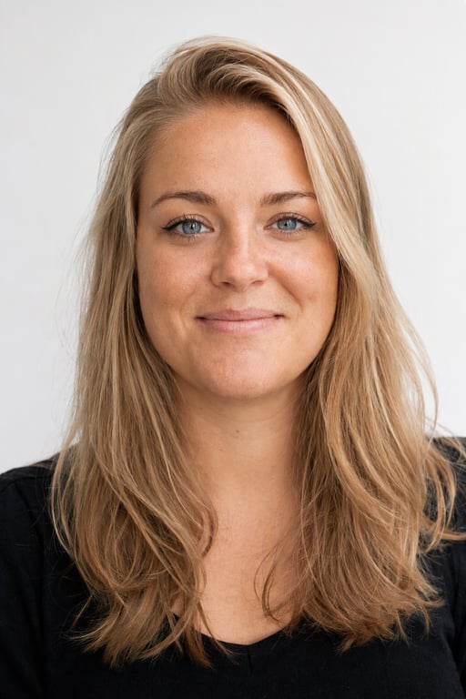Cat eye: Trukket eyeliner med løftet ytterkant, markerte vipper