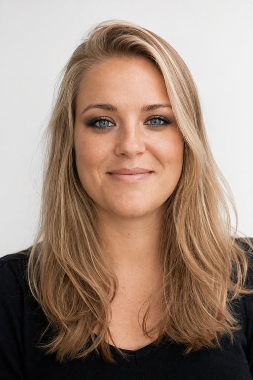 Smokey eyes: Koksgrått øye, konturert kinn, matt leppe