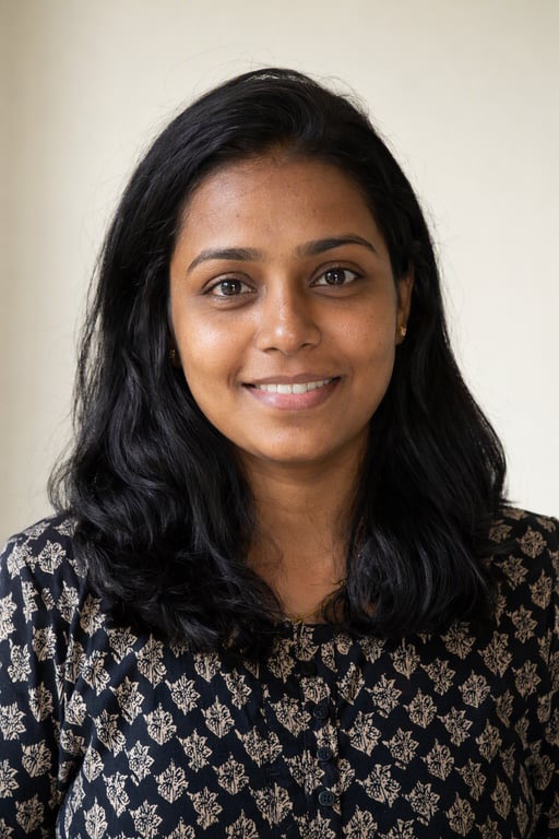 மிகக் குறைந்த மேக்கப்புடன் ஒரு தமிழ்ப் பெண், அசல் புகைப்படம்