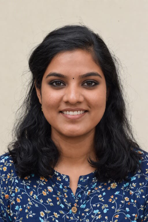 స్మోకీ ఐ: చార్‌కోల్ ఐ, చెక్కిన చెంప, మ్యాట్ న్యూడ్ పెదవి