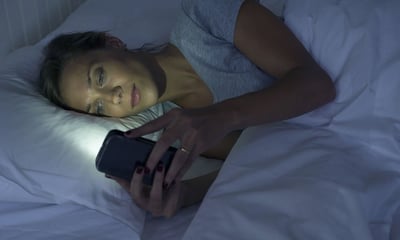 Die Wirkung von Elektronischen Geräten auf den Schlaf: Eine umfassende Betrachtung