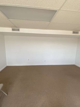 Beauty room for rent