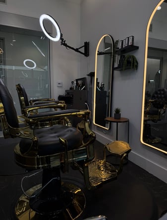 BARBER/HAIRSTYLIST