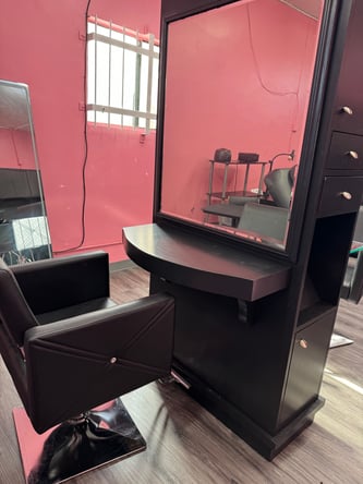 Salon Booths & Nail/Lash Station for Rent in Leimert Park, Los Angeles