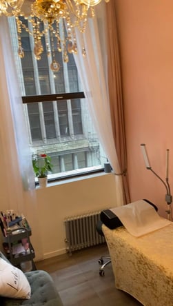 Salon Bed space rental ( half a salon), chic Prime location