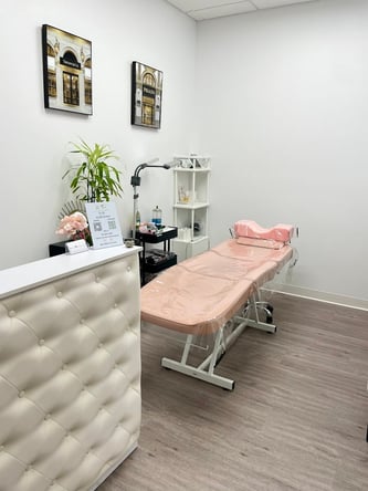 Sola Salon Studios in Santa Monica, CA – Salon Suite for Rent