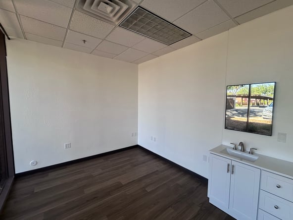 Private Beauty Suites & Salon Chairs with Natural Light in Glendale, AZ