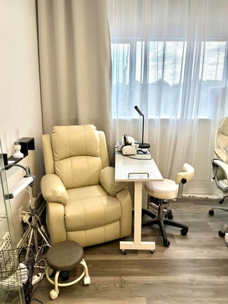 Manicure & Pedicure Chair for Rent – Beverly Hills