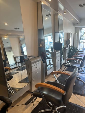 Hair Stations for Rent in a Beloved Tarzana Salon!