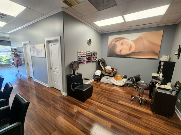 Northshore Beauty Salon Chair For Rent