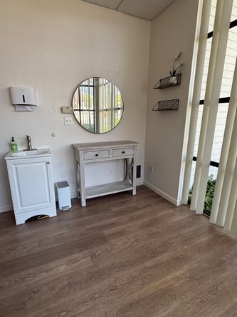 Private room is available for rent in studio in Walnut Creek
