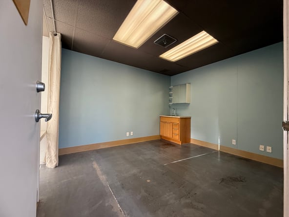 Salon station/ room for rent