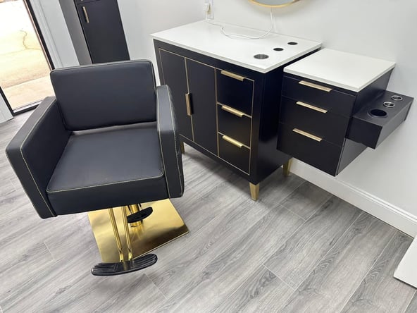 Salon Suites for Rent in Mobile Alabama. 4 weeks free! $235 a week