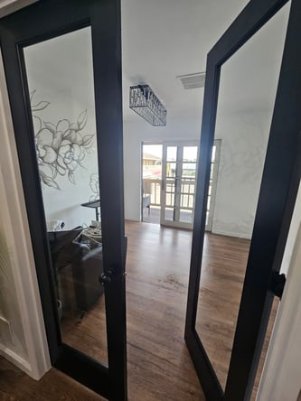 Private Salon Suite with Balcony & Sink/Shampoo Bowl – PMU Approved in Huntington Beach