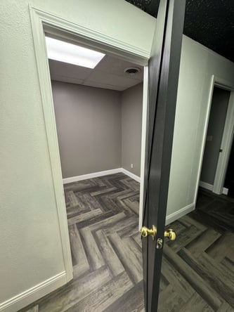 Rent this room for your career to zoom!