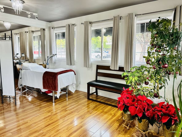 modern salon space available for share