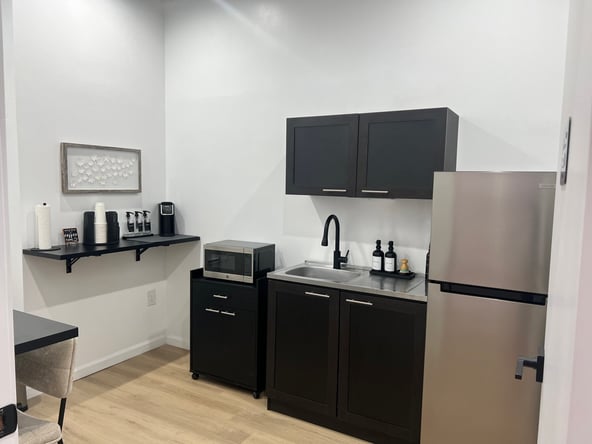 Luxura Salon Suites – Upscale Private Suites for Beauty Pros