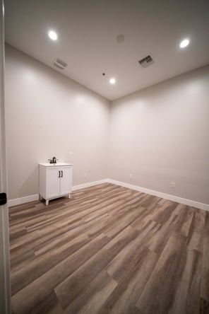 DG Salon Suites
