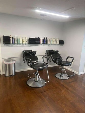 Full Service Salon Chair for Rent
