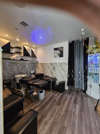 Newly-Built Salon Booth Rental