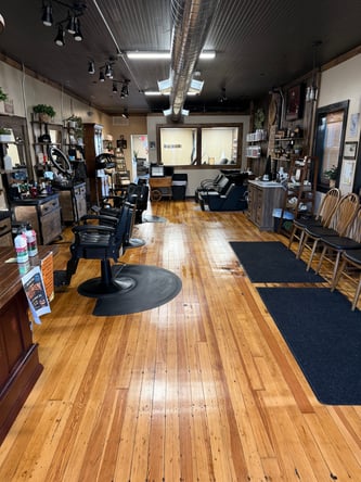 Rustic Salon Chair Rental in Metamora, OH – $150/week with Social Media Promotion