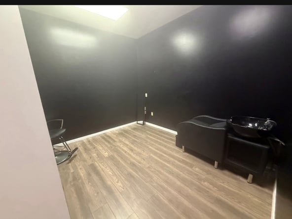 Private Salon Suites for Rent in Casselberry, FL – Move-In Specials!