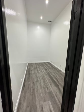 Furnished Luxury Private Salon Suites