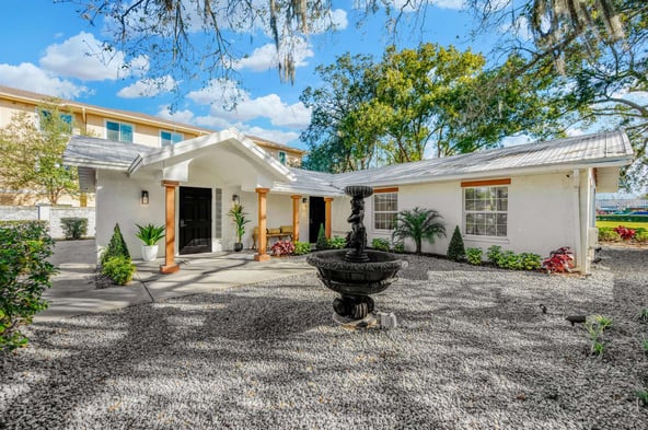 Stylish Boutique Salon Suite’s Available – Brandon FL