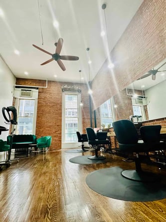 Chair Rental in Manhattan – Beautiful, Calm Salon Near Koreatown