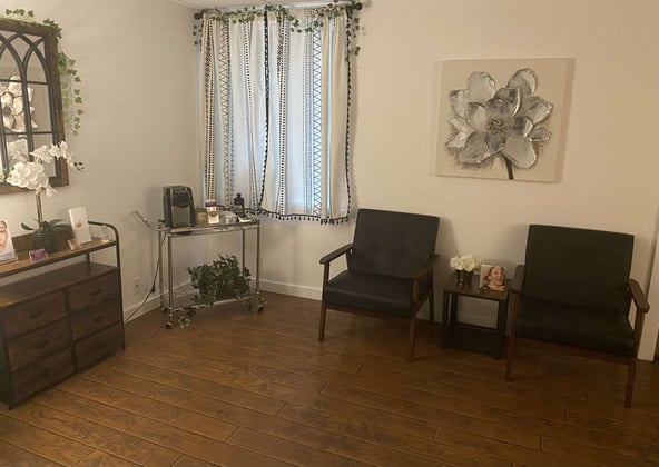 Full-time Room for rent in beautiful day spa